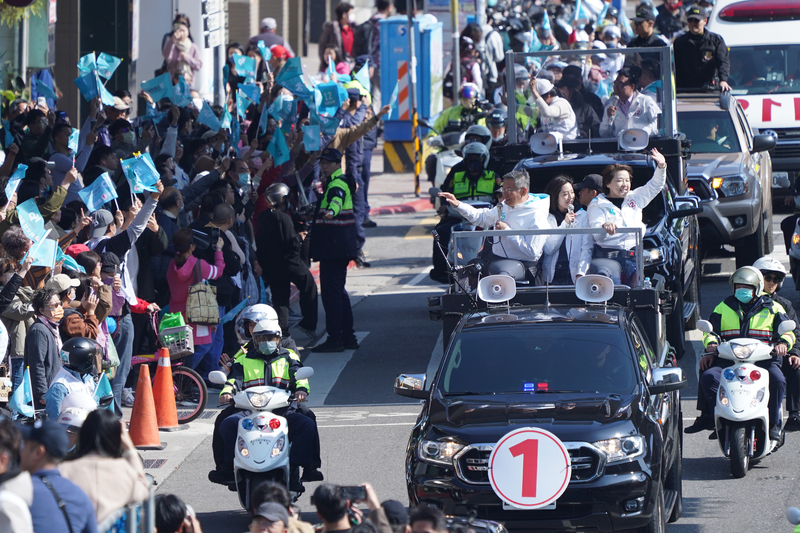 封面副文///台选前最后一夜 蓝绿板桥造势白营凯道冲刺