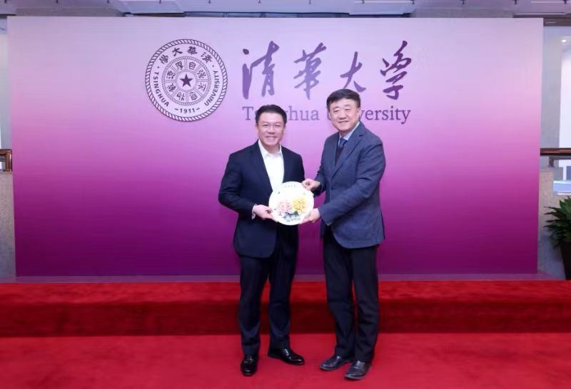 封面头条:安华邀清华设分校