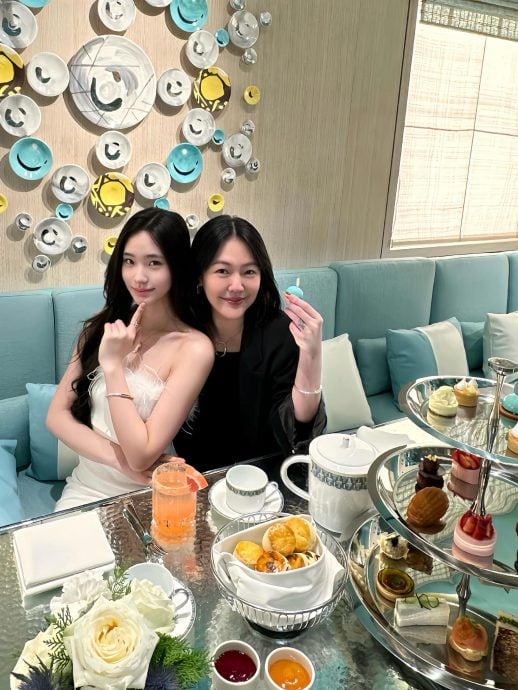 小S露美腿对决女儿香肩 Lily气质逼人