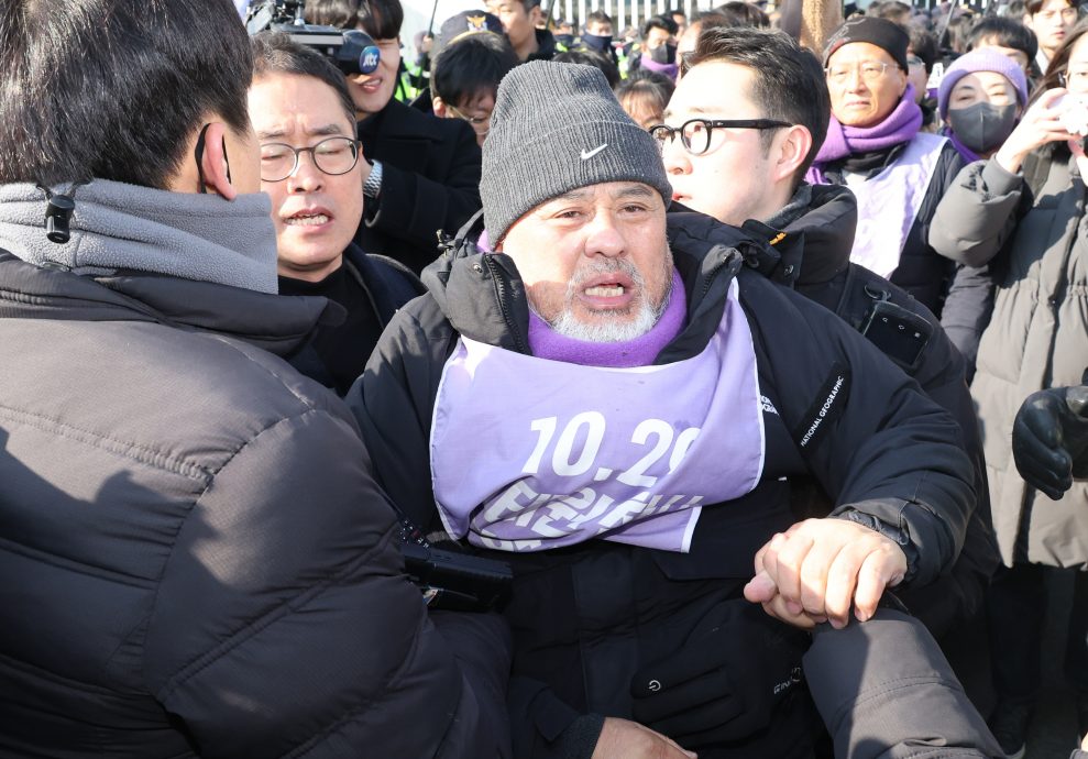 尹锡悦否决梨泰院踩踏事故调查法案 挨轰冷血