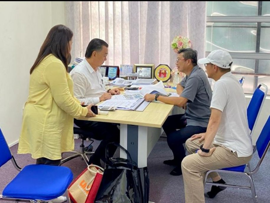 居民:首相雪总警长都住这儿 “双溪龙镇塞爆没人理?”