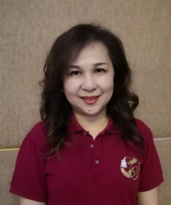 **己签发**柔:第二版头条:【特稿】政府调高糖饮税,受访民众:获鼓励少摄糖