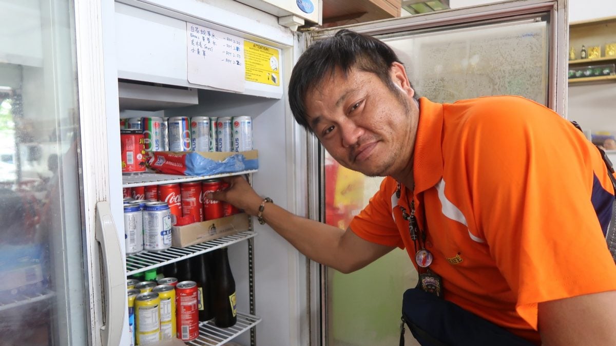 **己签发**柔:第二版头条:【特稿】政府调高糖饮税,受访民众:获鼓励少摄糖