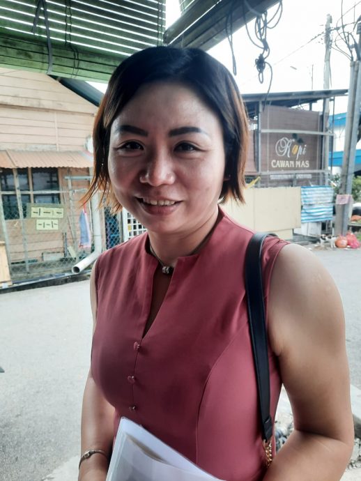 **己签发**柔:第二版头条:【特稿】政府调高糖饮税,受访民众:获鼓励少摄糖