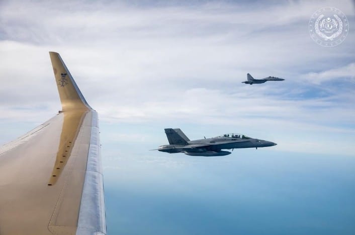 **已签发**全国:迎新君 (主文):柔苏丹赴隆就任国家元首,万民夹道恭送