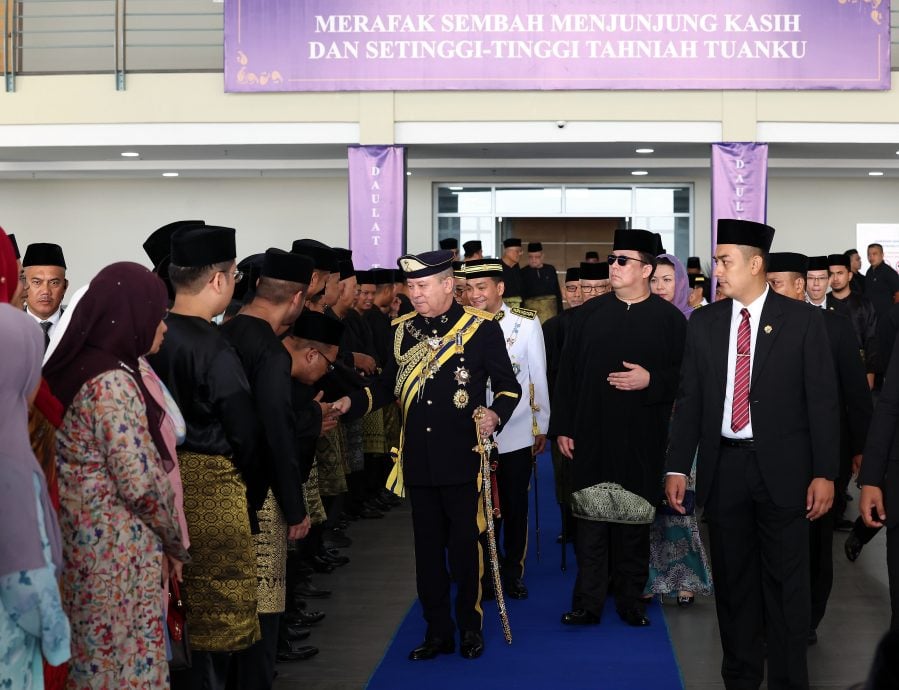 **已签发**全国:迎新君 (主文):柔苏丹赴隆就任国家元首,万民夹道恭送