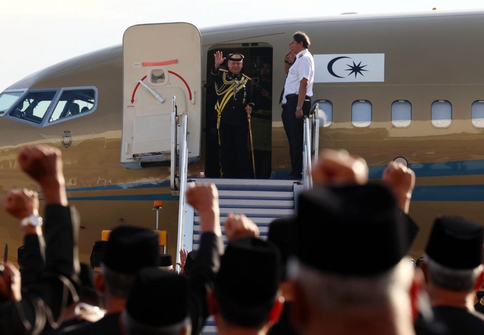 **已签发**全国:迎新君 (主文):柔苏丹赴隆就任国家元首,万民夹道恭送