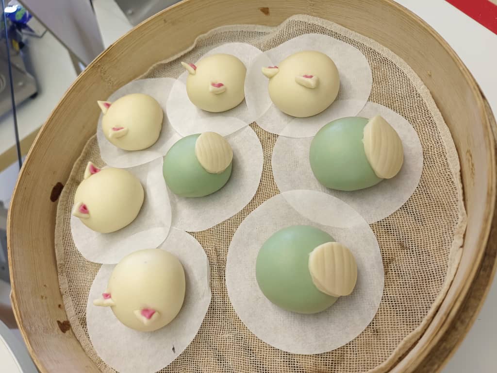 **已签发**柔:双封底内页:【特稿】:巧妇巧手制可爱龙馒头迎新春
