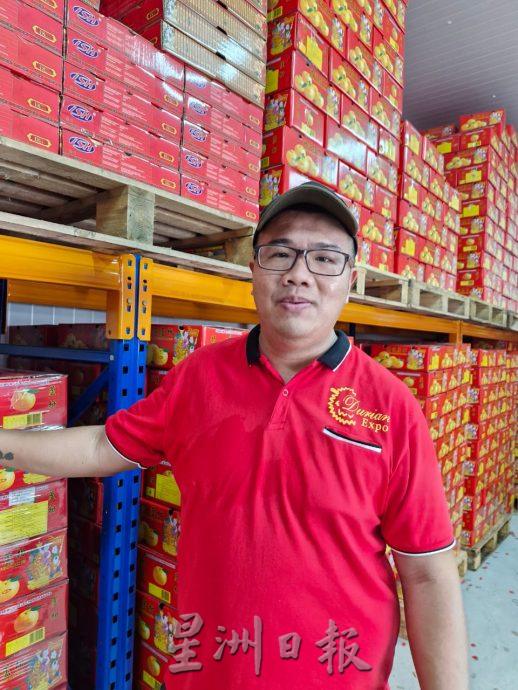 **已签发**柔:封面:【特稿】:銮年货市场未见热络人潮,商家:市场需时间适应经济变化