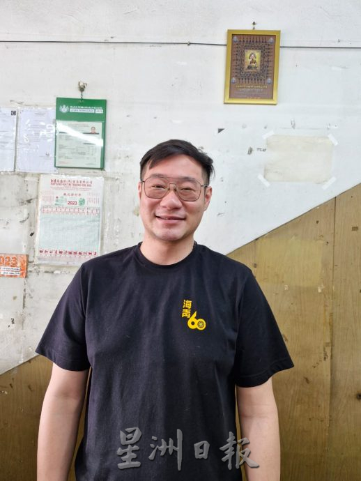 **已签发**柔:封面:【特稿】:銮年货市场未见热络人潮,商家:市场需时间适应经济变化