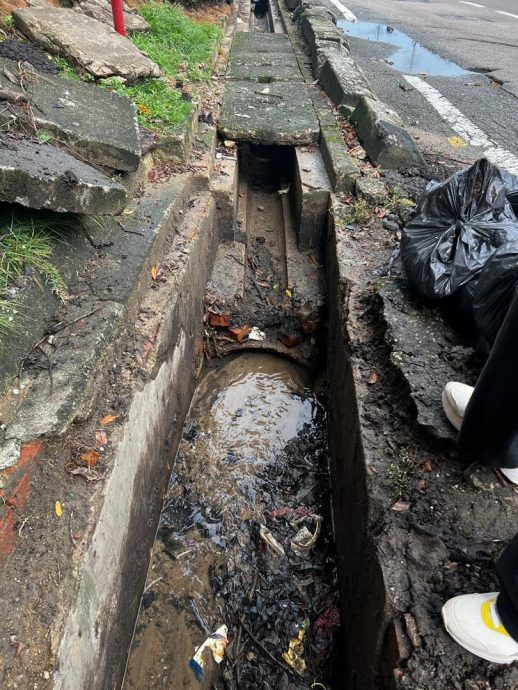 **已签发**柔：封面：【特稿】：高科技治水，士姑来首试行；无人机、机器人助找水灾源头