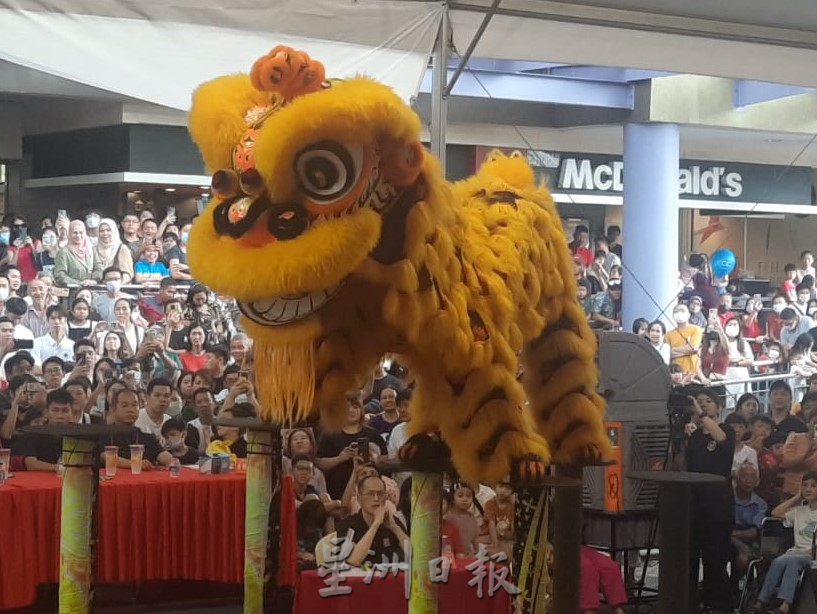 **已签发**柔:封面:【特稿】:龙年到来,麻坡龙狮团邀约更胜往年