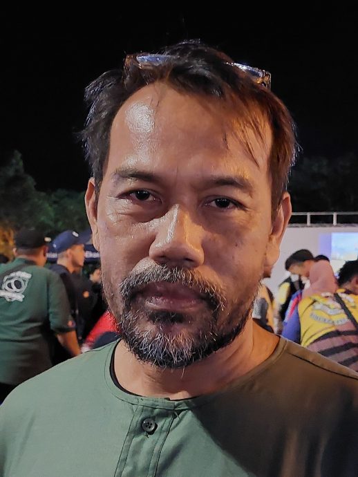 **已签发**柔：封面：主文：【特稿】：新邦令金拥全柔首个夜光道路，大臣盼民众分享使用体验