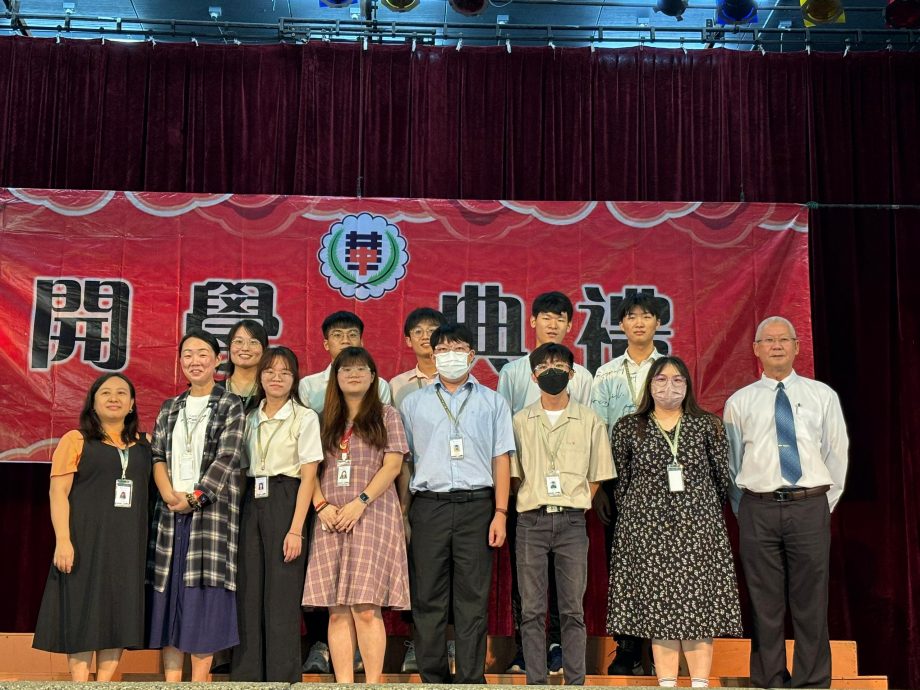 **已签发**柔：教育版头条：峇华仁中学迎239新生，全校学生共1771人