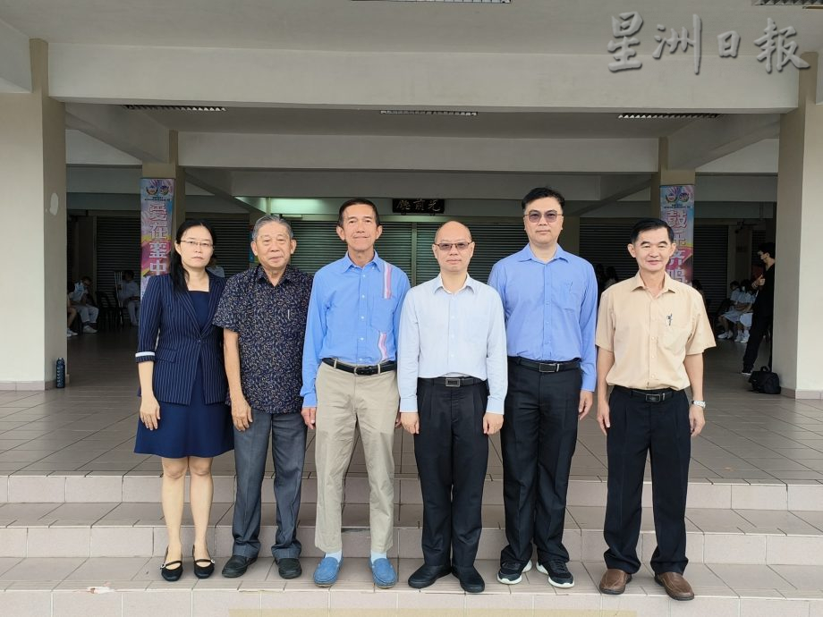 **已签发**柔:教育版次头:銮中5天学制、女生准长发新制度开跑