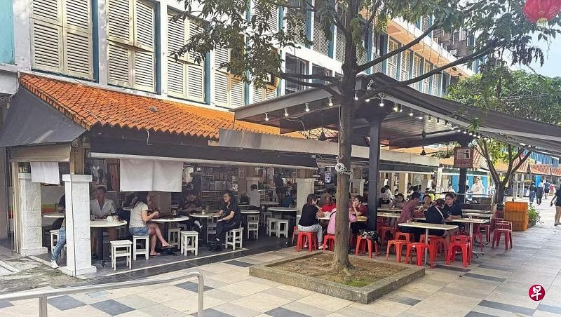 *已签发*柔：狮城二三事：未按要求放杯子 女食客：遭清洁工斥责