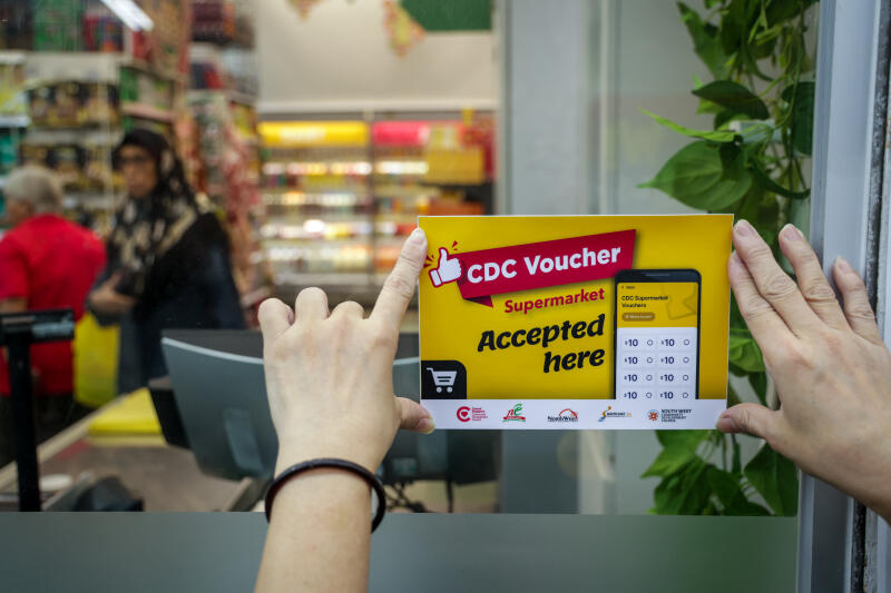 *已签发*柔:狮城二三事:狮城127万户家庭 各获500新元邻里购物券