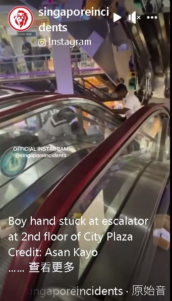 **已签发**柔:狮城二三事:男童手卡电扶梯视频广传,事发地点疑在狮城商场