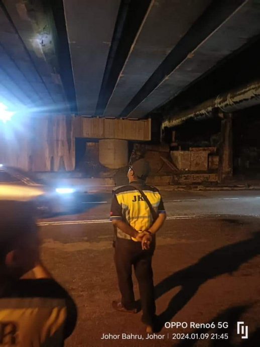 **已签发**柔：疑不察限高，罗里硬闯卡桥底损桥身