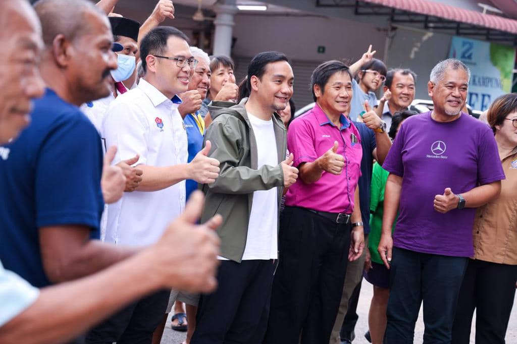 **已签发**柔：第三版头条：昔加末周边道路被指路况糟，柔大臣亲往巡视