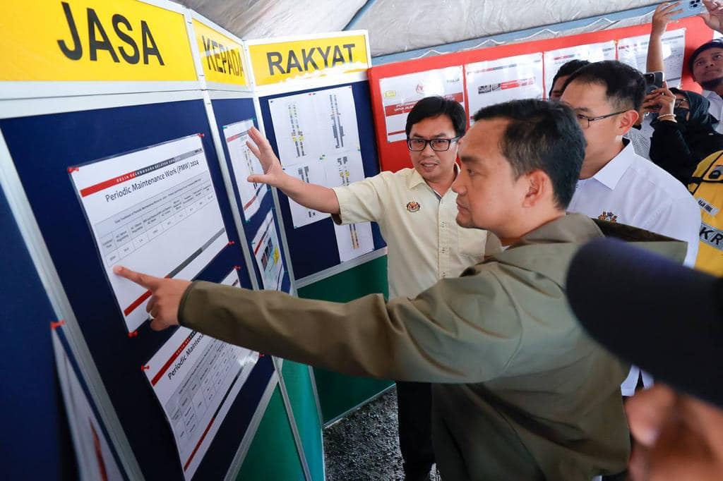 **已签发**柔：第三版头条：昔加末周边道路被指路况糟，柔大臣亲往巡视