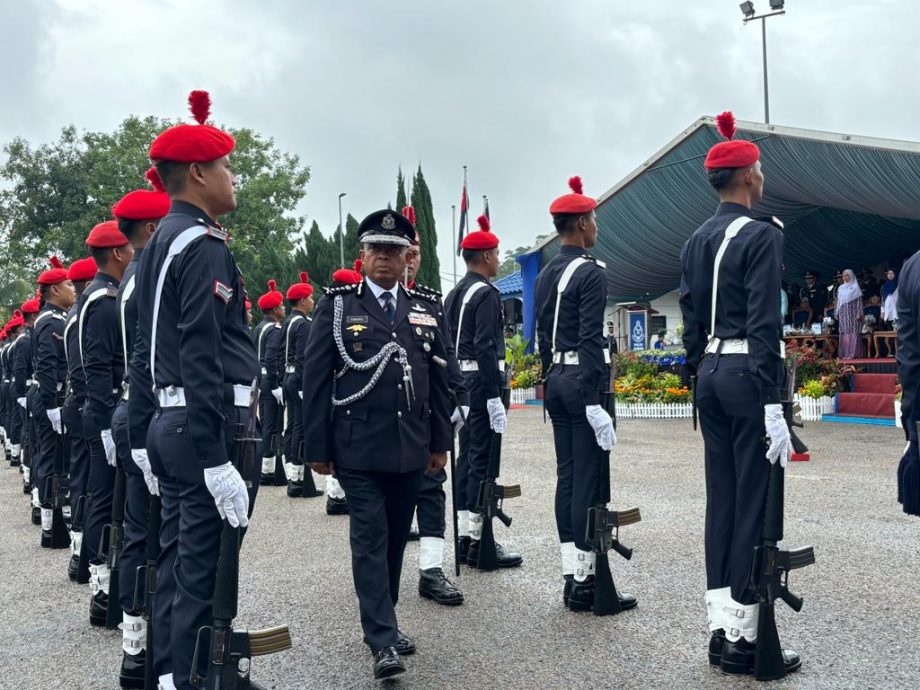 **已签发**柔:第二版头条:柔警方已动员近千警力,与各单位配合救灾