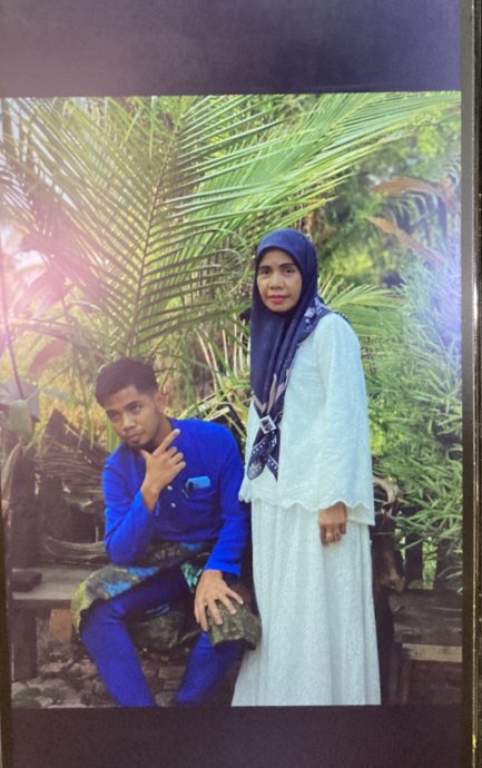 **已签发**柔:青年载母赶路失控撞树,母死子伤