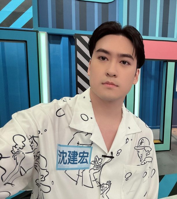 巴刹摆摊卖鸡腿 男星心酸曝原因