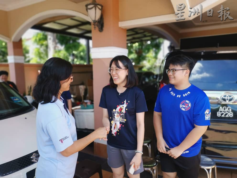 年轻情侣按铃叫醒 倪可汉夫人:不然我家或已烧毁