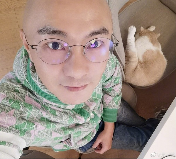 张卫健帅照被冒充相亲 全网献计智破网骗