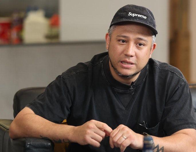 张致恒欠债未还又失业 哭腔求债主通融