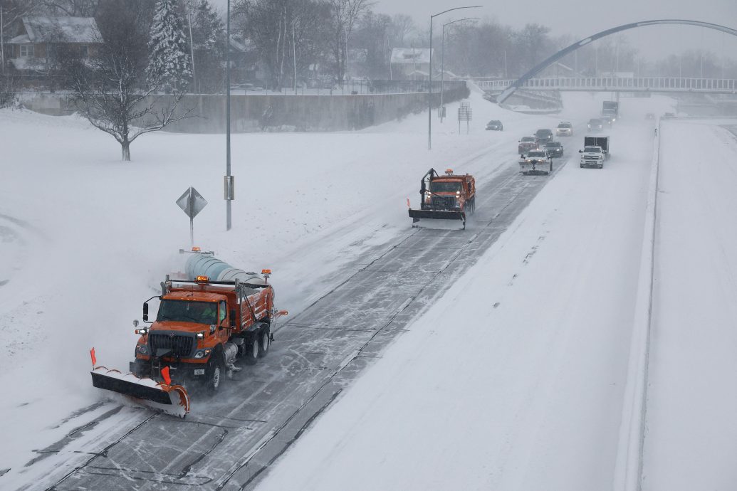 强大冬季风暴来袭美国中西部急冻 7500航班取消延误 