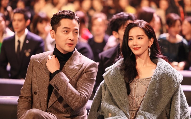 微博之夜|杨紫3度封Queen 杨幂获公益奖遭质疑