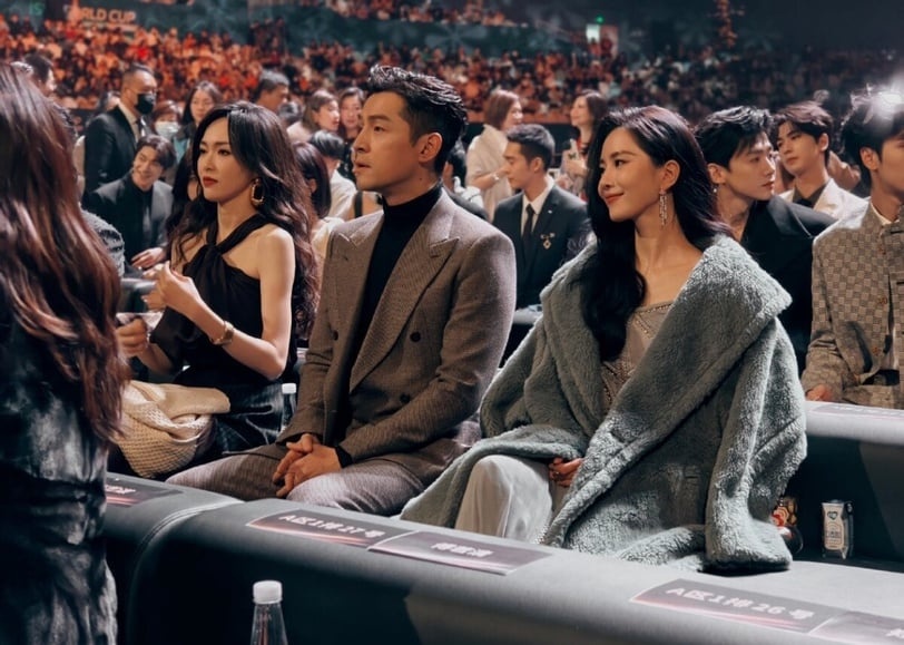 微博之夜|杨紫3度封Queen 杨幂获公益奖遭质疑