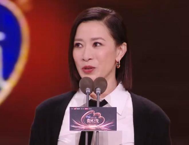 微博之夜|杨紫3度封Queen 杨幂获公益奖遭质疑