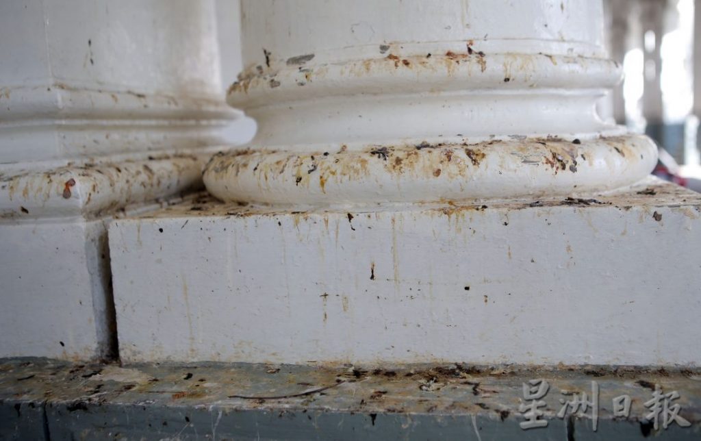 怡保火车站鸟粪斑斑损市容