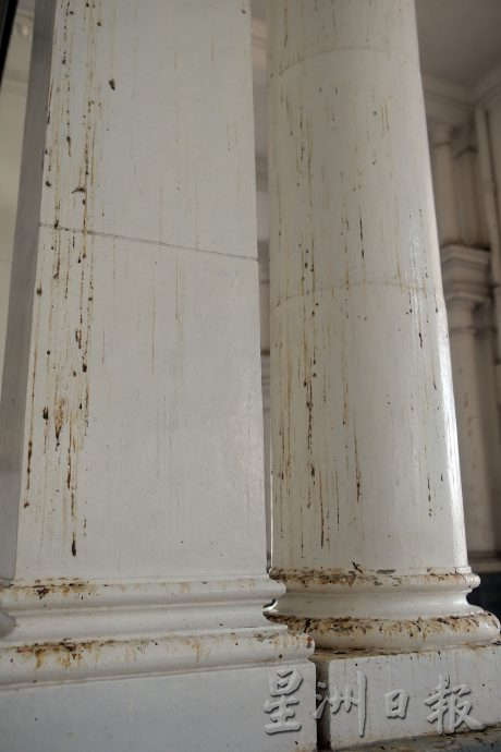 怡保火车站鸟粪斑斑损市容