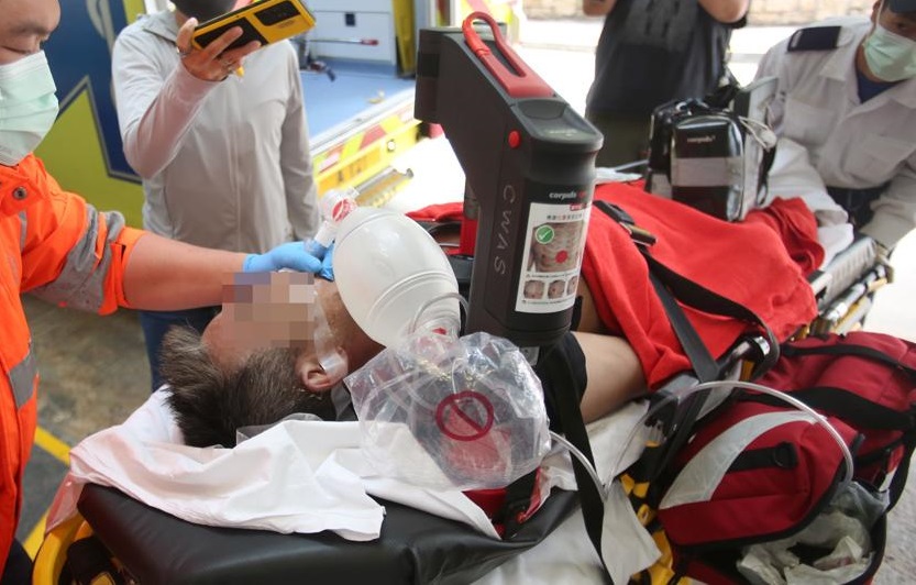 打卡拍照乐极生悲 姐坠海弟救人酿2死