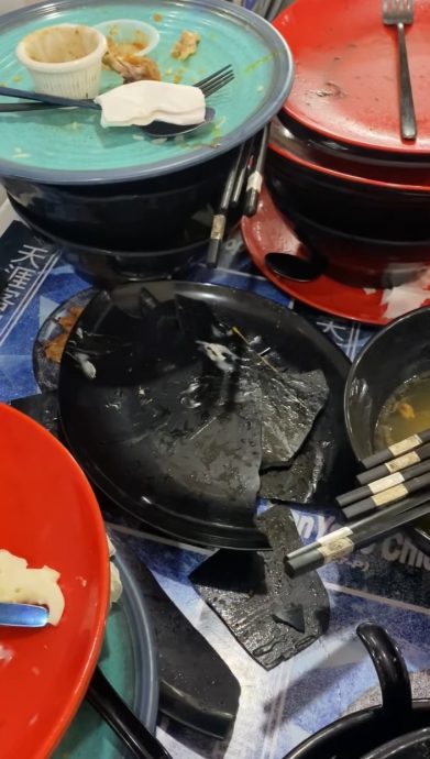 投诉鸡扒凉了又不收退款 顾客要求小贩:吃完给我看!