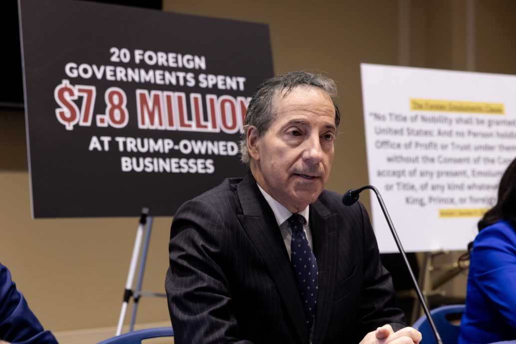 报告:特朗普任总统期间 旗下公司收外国政府逾780万美元