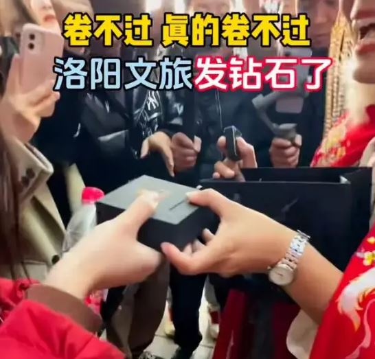 拚旅游经济 洛阳豪送“钻石” 最大1克拉