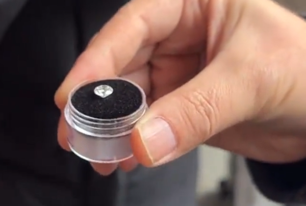 拚旅游经济 洛阳豪送“钻石” 最大1克拉