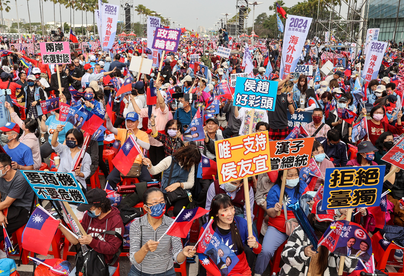 换文,天下事主文)一票定台美中关系/主 台选民夹在巨人博弈