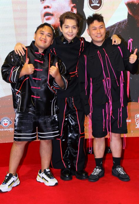 新年歌《周星翅》集结电影经典对白 朱浩仁望星爷点赞分享“一起炸爆他”	