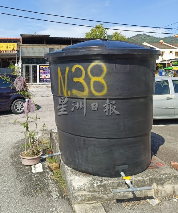 新港居民自制水管系統 有山水不怕斷水