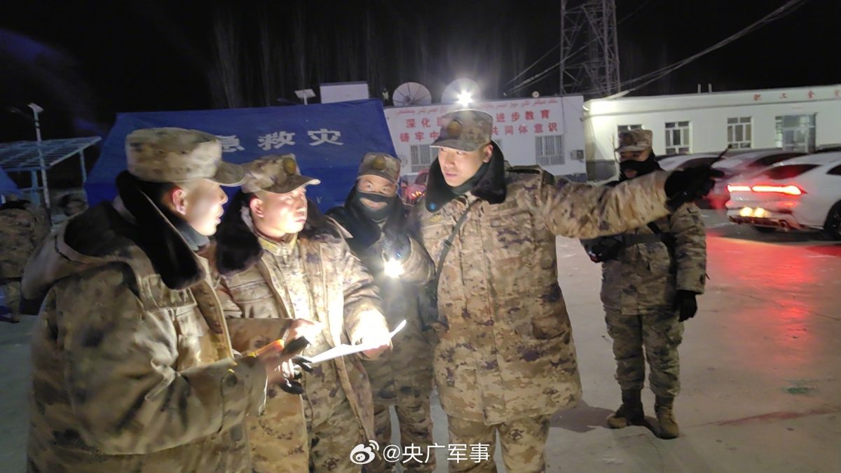 新疆7.1级地震 1被压儿童获救