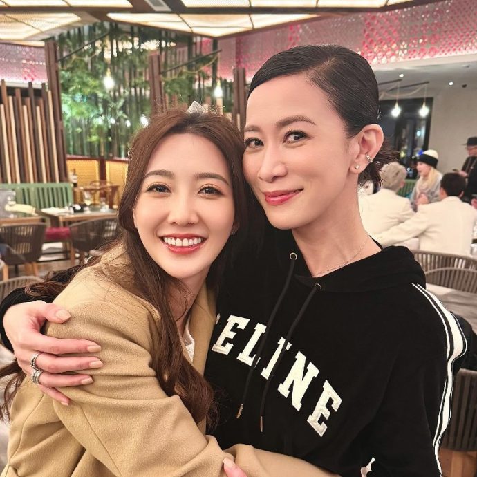 晒紧抱何依婷合照 ​佘诗曼粉碎不和传闻 