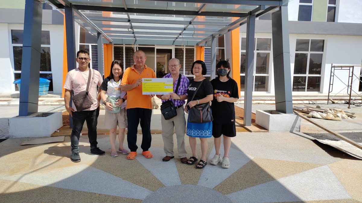 商人虽因疫情结束生意,仍毅然捐款10万令吉行善