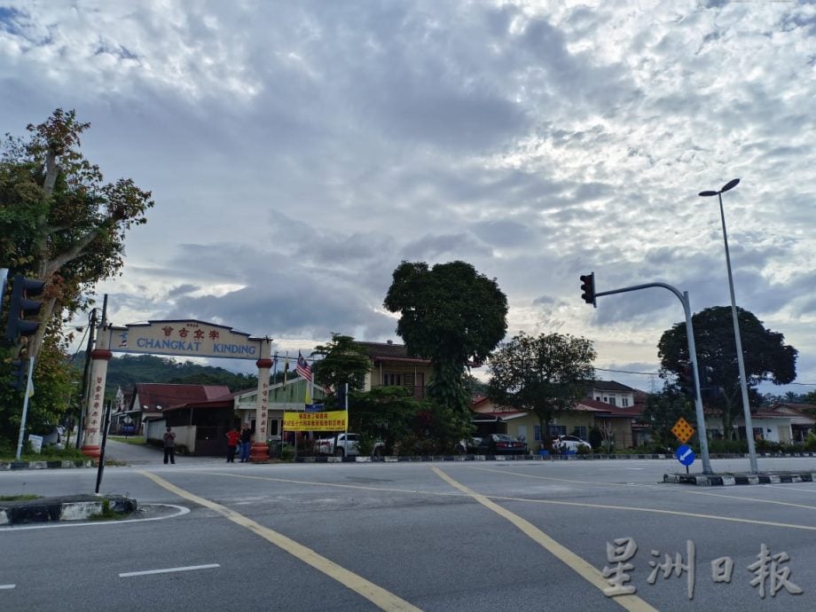 曾发生死亡车祸 不少车不察直驶过 曾吉京丁村口交通灯启用