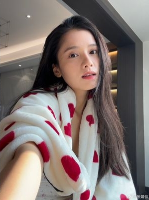 曾瞬晞张婧仪爆同居 自拍背景一模一样